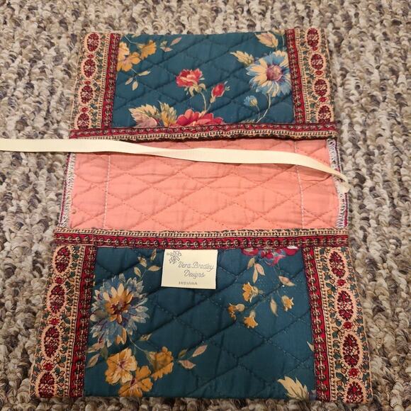 Vera Bradley 8x5 inch Quilted Wallet / Dust Jacket Vintage Pattern Rosie Toile - Picture 3 of 5